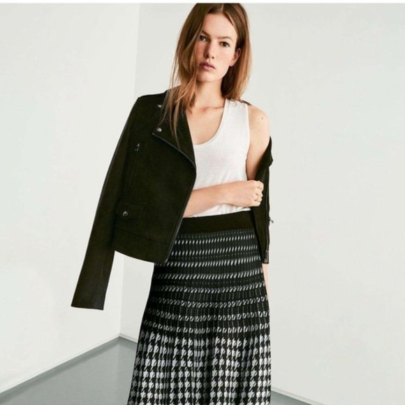 Banana Republic Houndstooth Pleated Knit Skirt - Picture 1 of 10